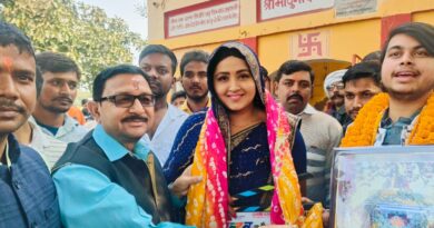 Dulhan and Dahej film was shot at Chilbila Hanuman temple, many Bhojpuri artists including Kajal Raghwani were present, social worker Roshanlal Umarvaish honored the guests and film artists