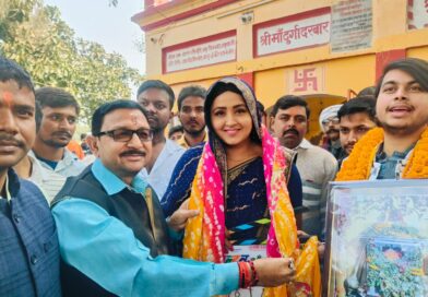 Dulhan and Dahej film was shot at Chilbila Hanuman temple, many Bhojpuri artists including Kajal Raghwani were present, social worker Roshanlal Umarvaish honored the guests and film artists